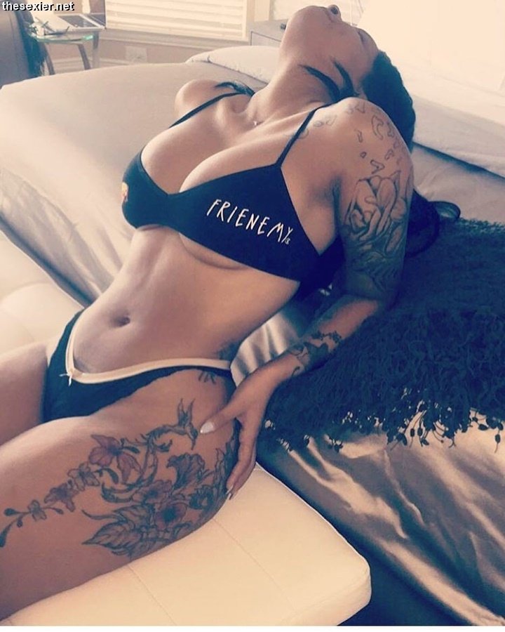 20 sexy tattooed black chick in bikini ssb56