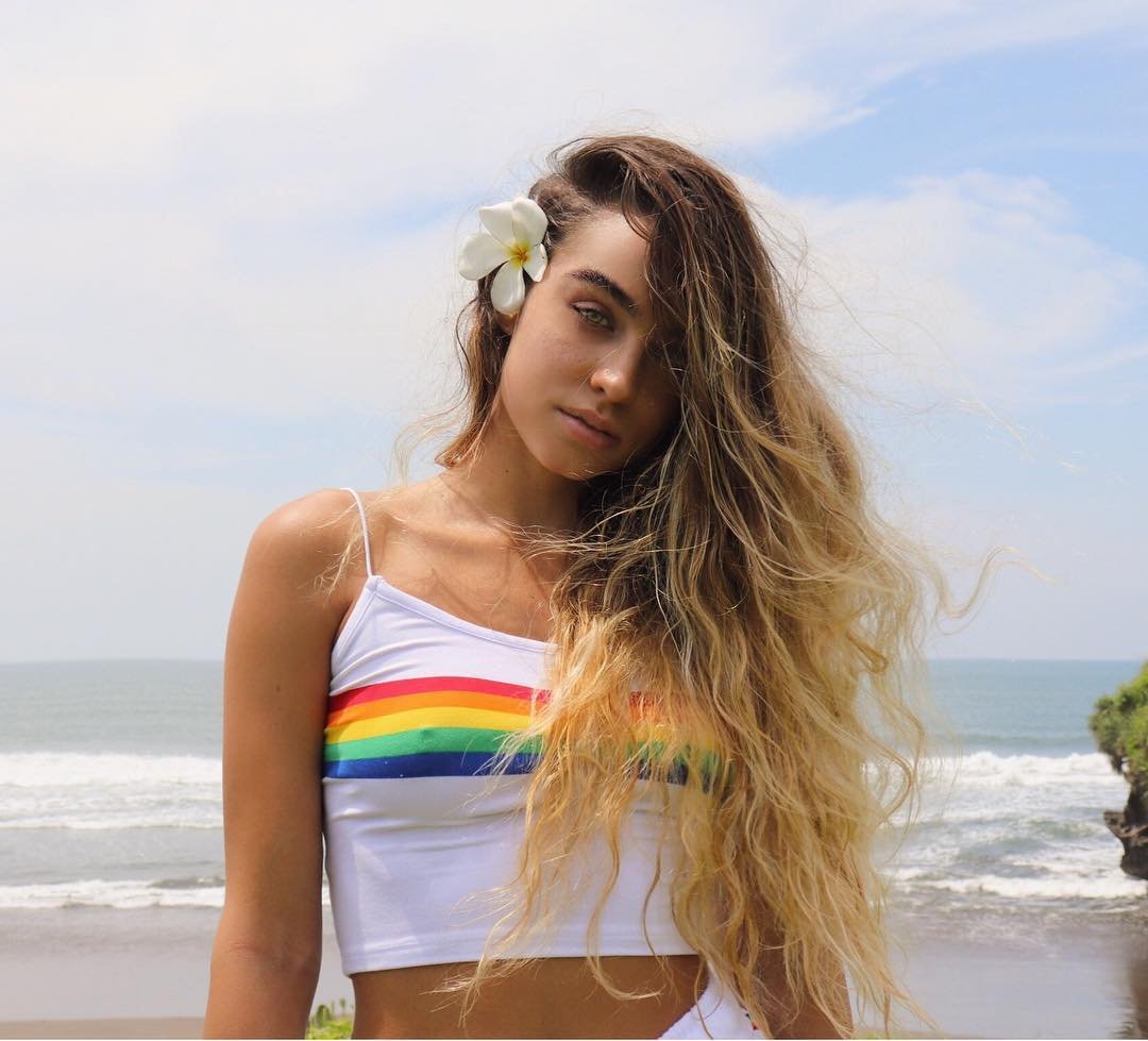26 sommer ray gorgeous babe in tight t shirt without bra
