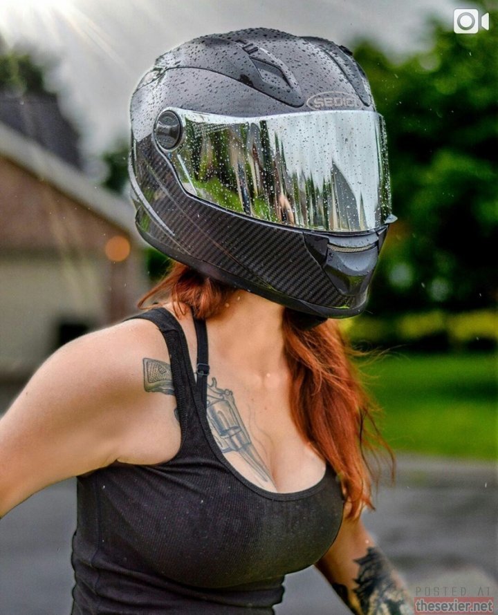 39 hot redhead biker girl Britt tight top hipw2 720x890