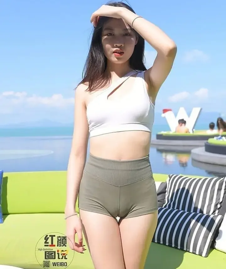 57 skinny asian chick tight shorts cameltoe hgct108