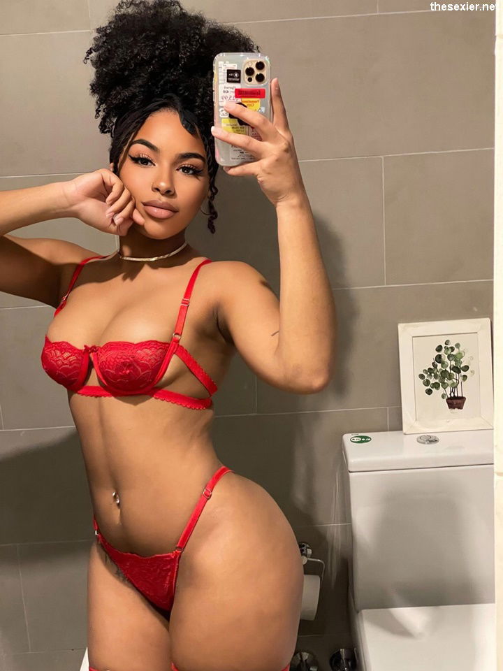 84 sexy ebony girl in red lingerie selfie sgl108