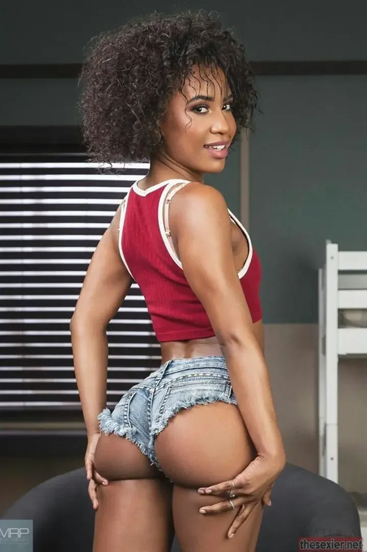 6 hot black chick short shorts gorgeous booty demi sutra gbb24