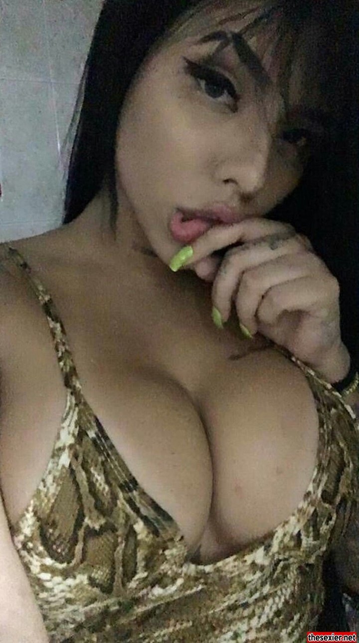 17 hot brunette girl big cleavage fake boobs selfie bsrfcc82 720x1288