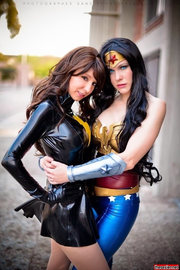 2 hot cosplay girls wonder womam and her pretty friend hcg38 720x1082
