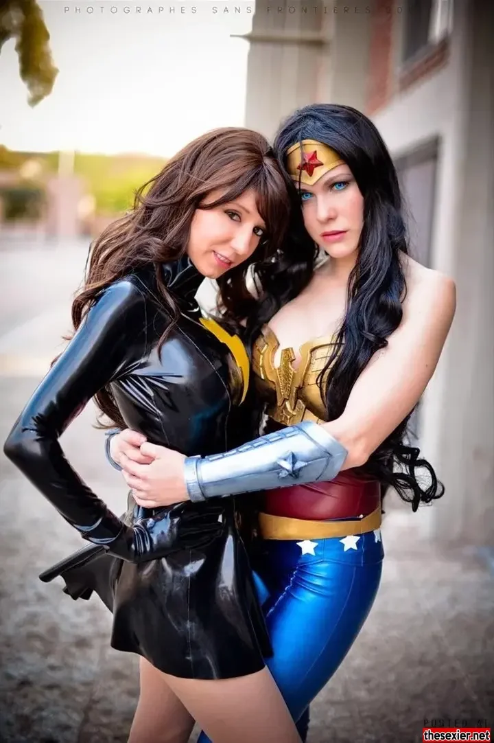 2 hot cosplay girls wonder womam and her pretty friend hcg38
