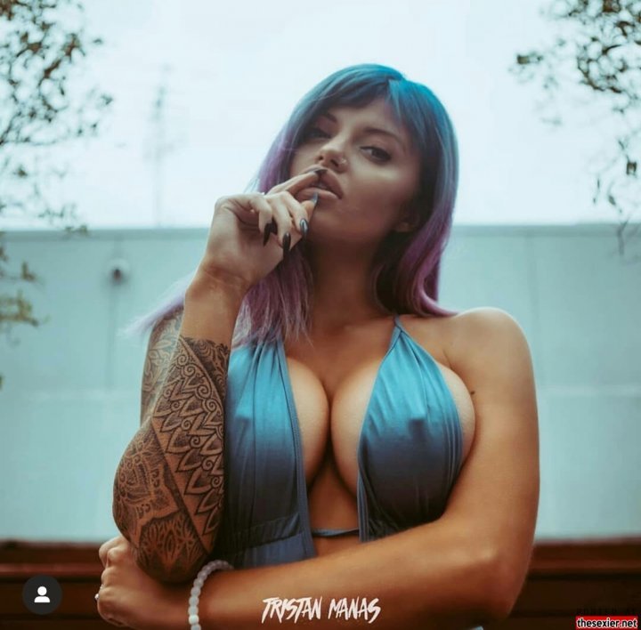 19 tattooed chick pressing big boobs hard nipples bbp35 720x708