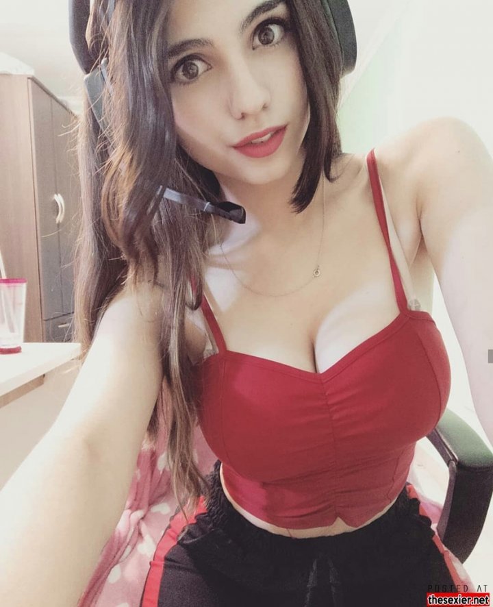 12 pretty hot streamer girl iaras selfie nice boobs hipw16 720x886