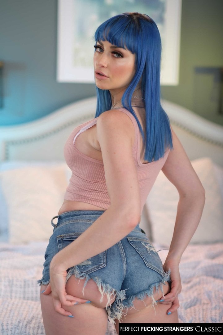 35 pretty blue haired babe in tight shorts hbtss60