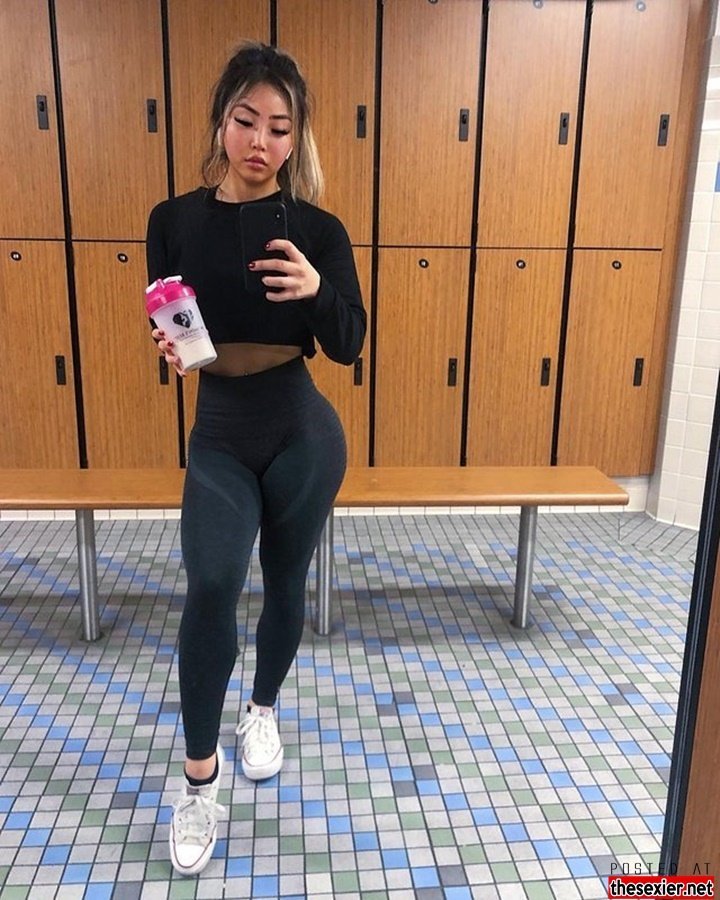 47 hot asian chick tight yoga pants mirror selfie hbyp48 720x900