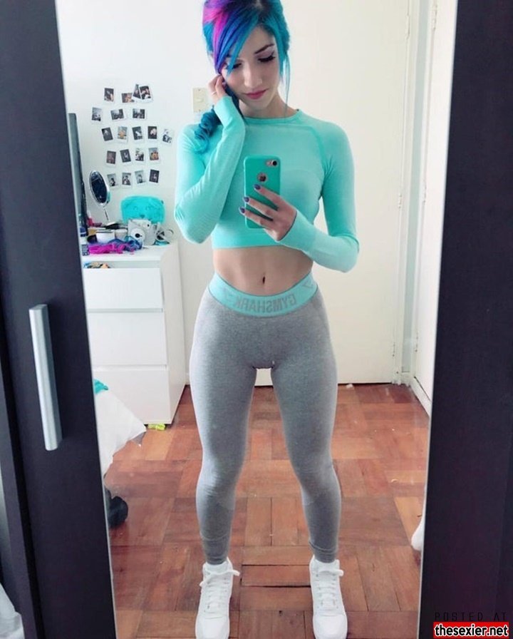 7 colored hair sexy skinny chick tight yoga pants mirror selfie hbyp48 720x896