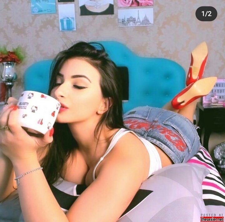 16 hot brazilian chick emanuelly raquel taking tea hipw17 720x710