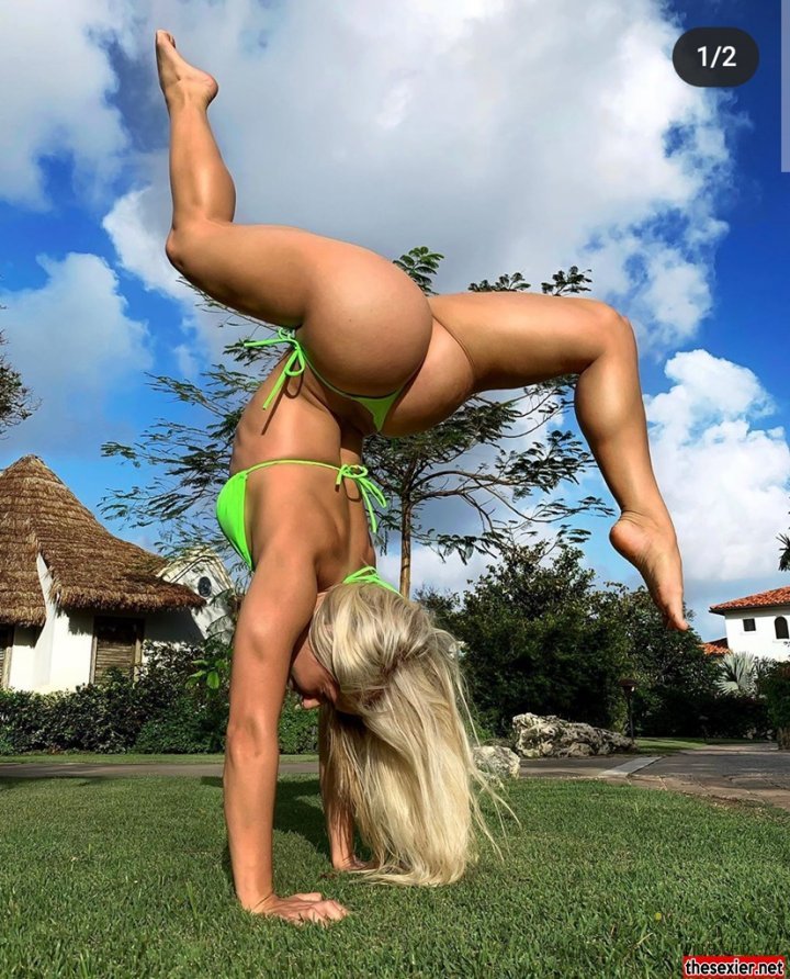 17 hot blonde babe carrie june handstand in bikini hipw20 720x892