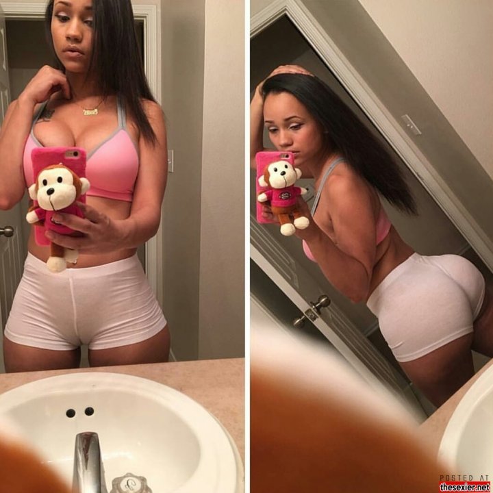 25 sexy hot chick taking selfie in her undewear cameltoe 720x720