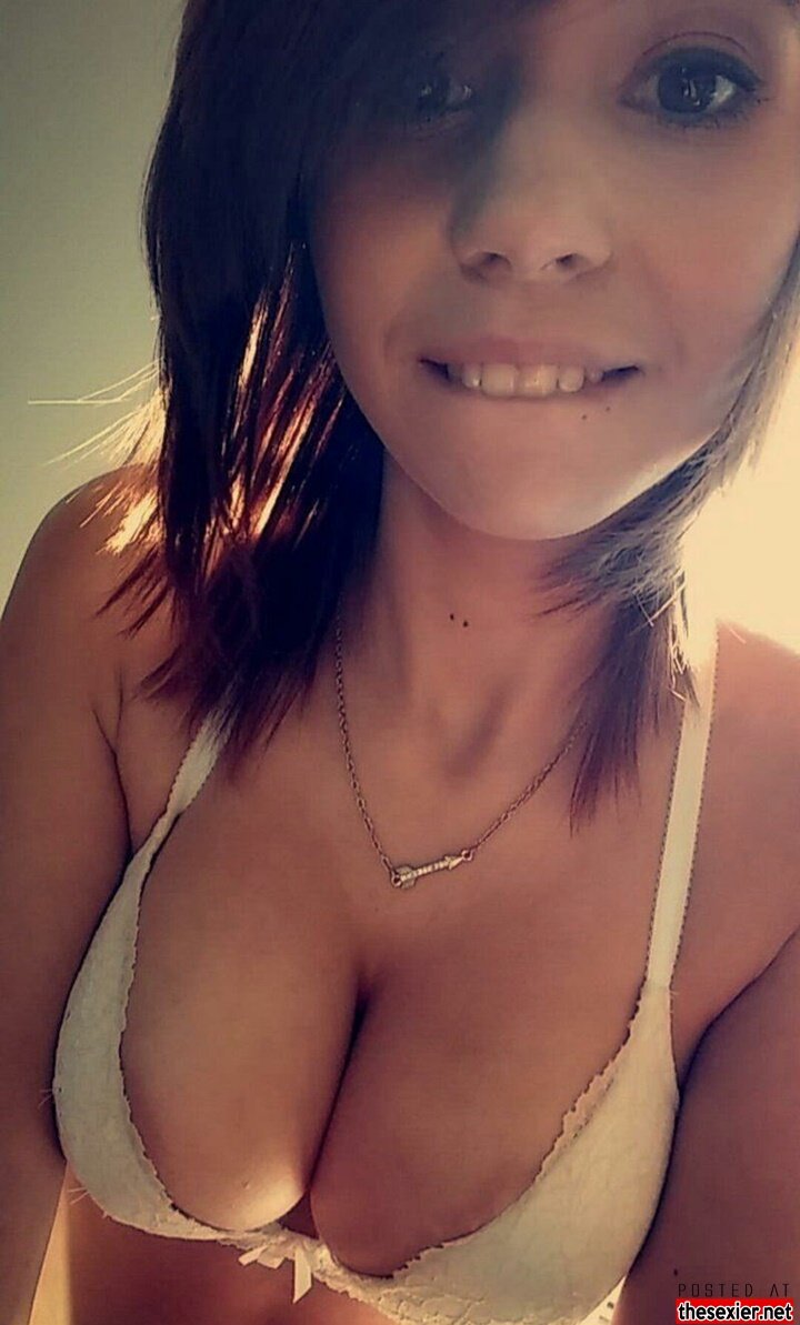 78 lovely short haired petite hot boobs selfie hswww81