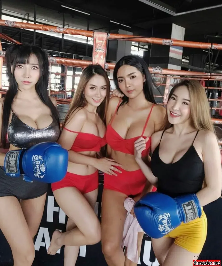 83 hot asian chicks posing boxing ring hag83