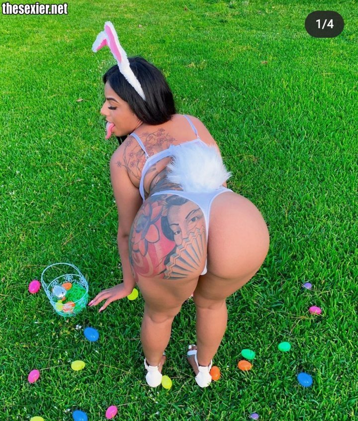 28 hot bunny babe bent over perfect tattooed booty hbb35 720x847