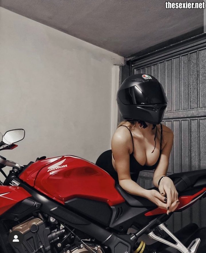 19 hot biker chick sexy cleavage nice boobs on honda hbg30 720x886