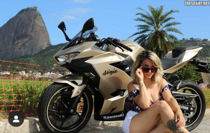 7 beautiful sexy bike girl and golden kawasaki ninja 400 hbg30 720x458