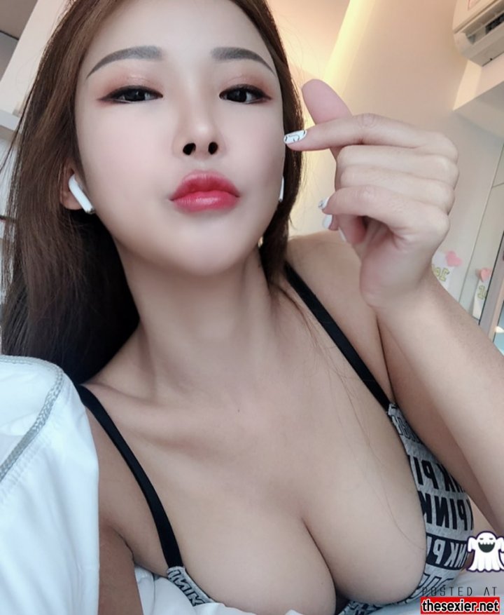 25 cute asian babe gatita yan nice boobs higy26 720x877