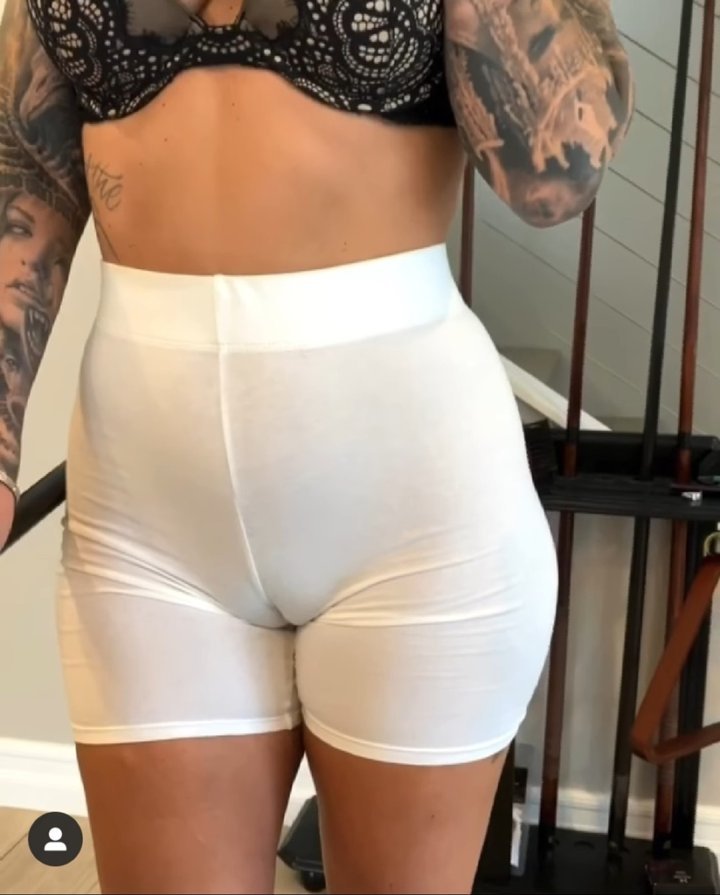 104 hot tattooed babe tight white shorts camel toe wct127 720x895