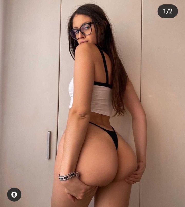 11 hot babe in glasses spreading hot ass 43hhpsw 720x807