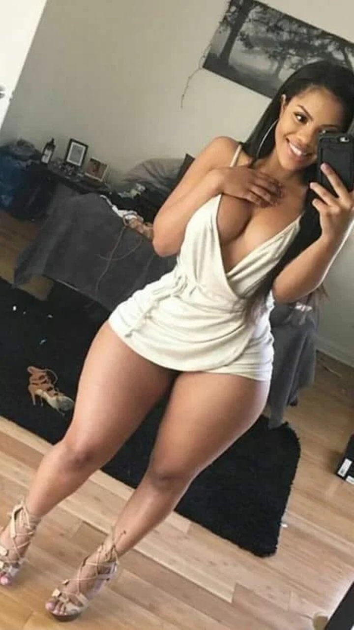 24 hot ebony girl sexy dress mirror selfie heg60