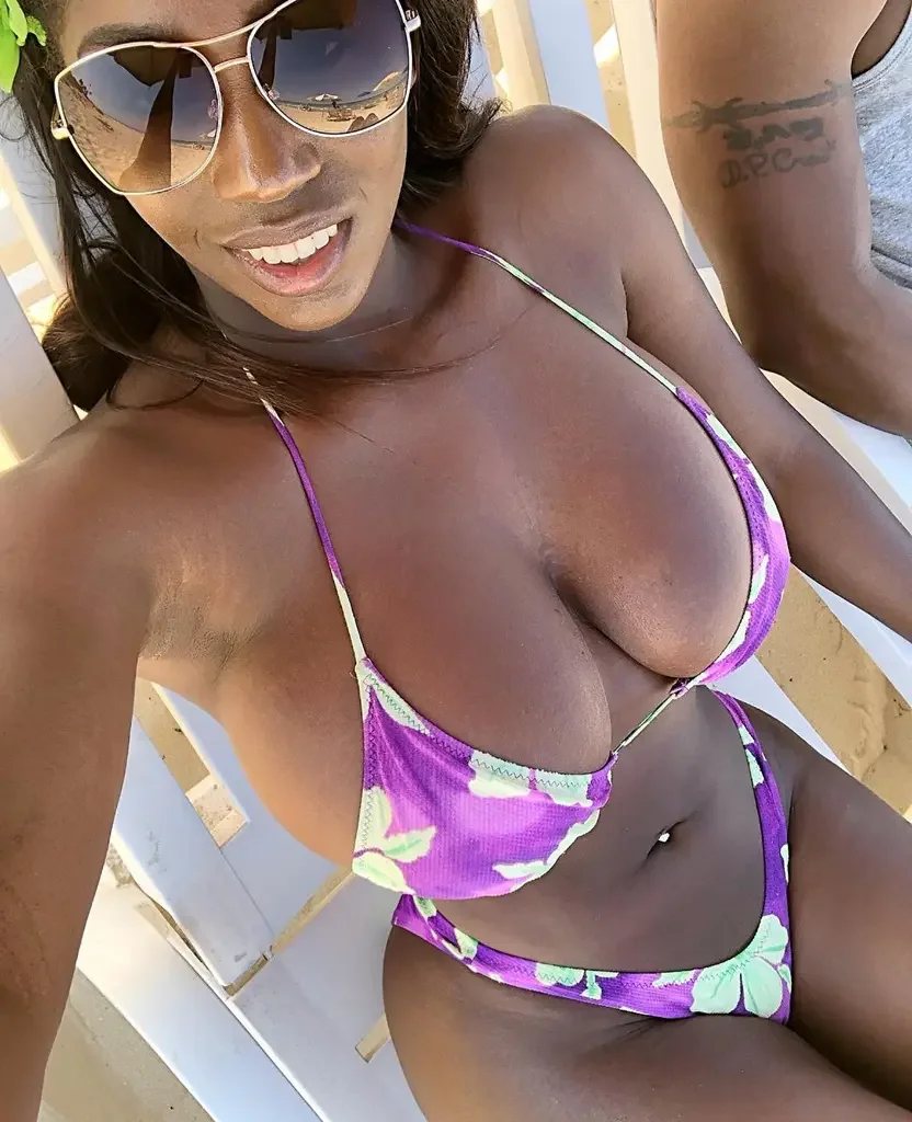 38 hot busty ebony babe ellie mae boobs selfie hiem43