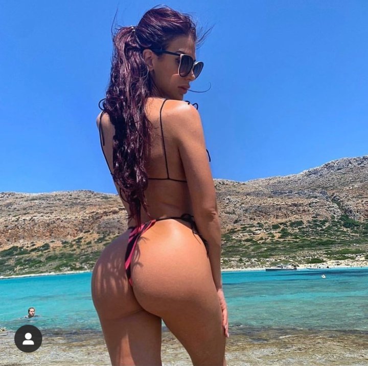 20 hot redhead babe Sabrina Ianniciello bikini nice butt hisi30 720x715
