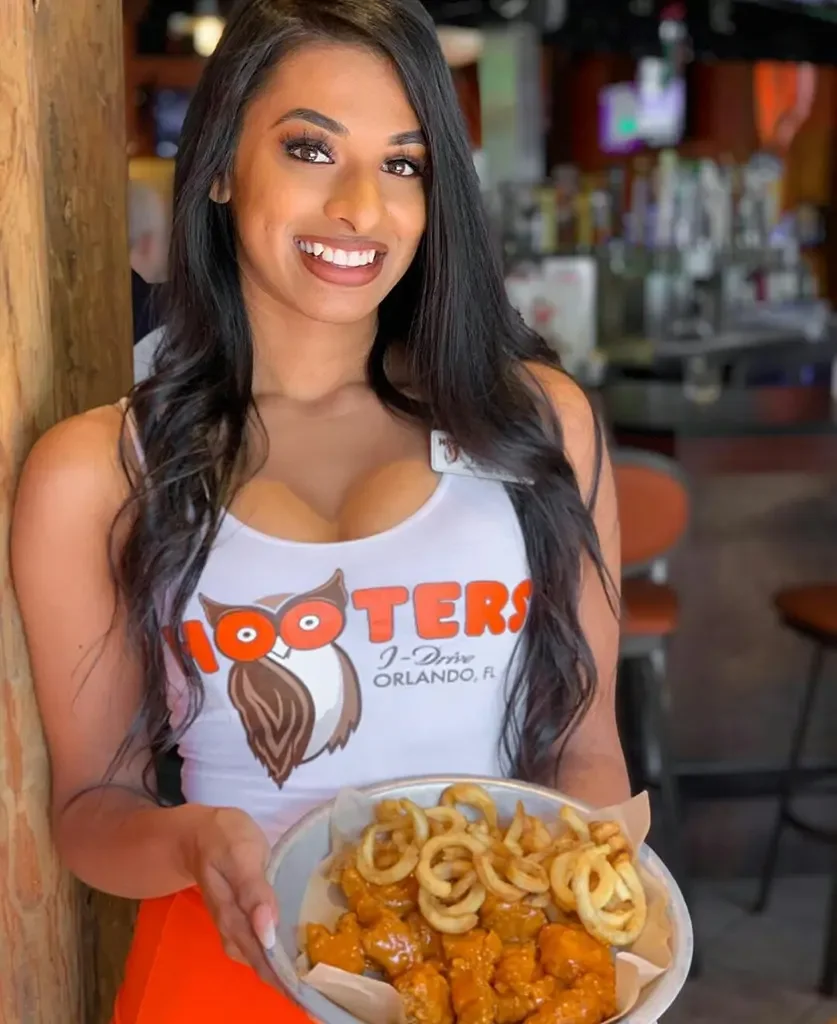 18 gorgeous hooters babe tight t shirt yncfp27