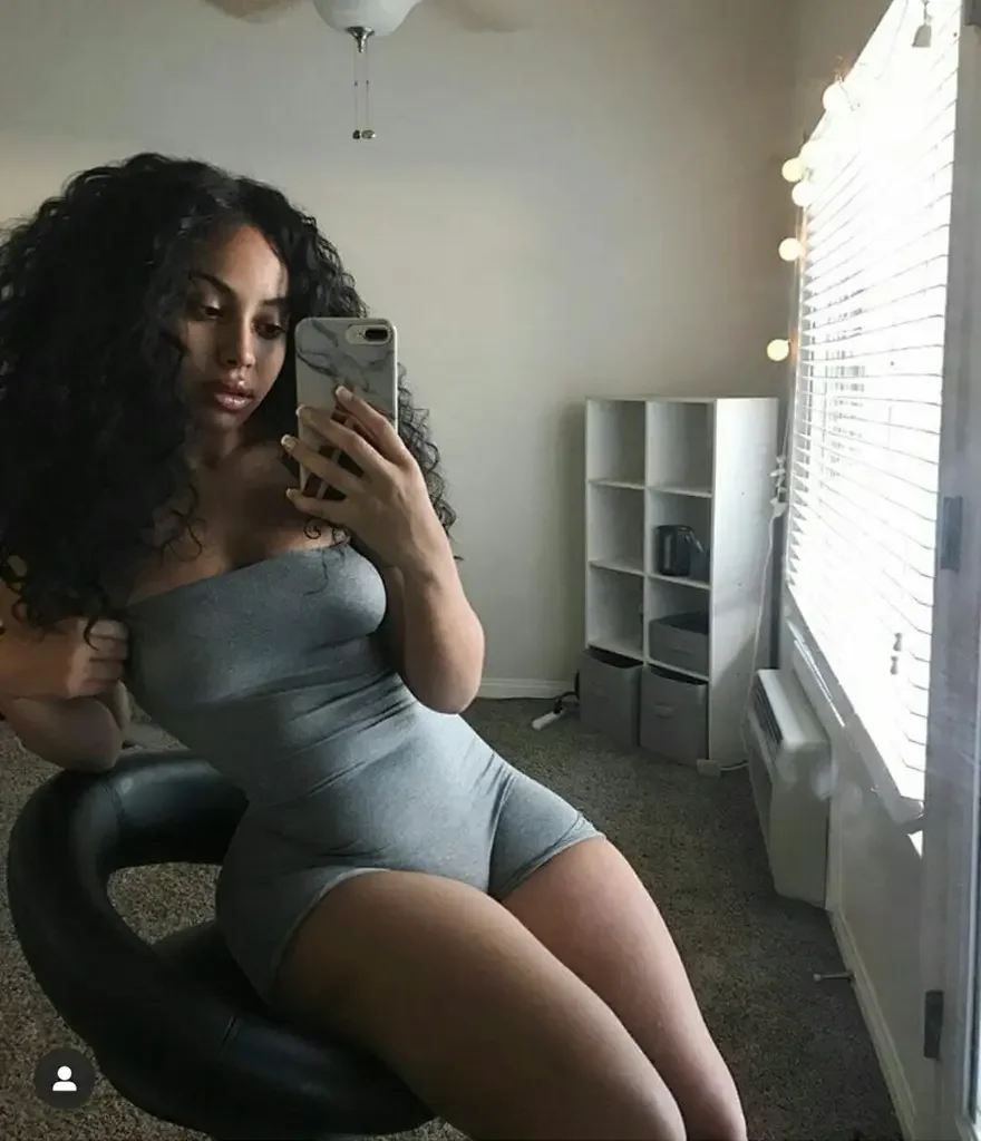 116 gorgeous black girl in tight bodysuit selfie bhhc128