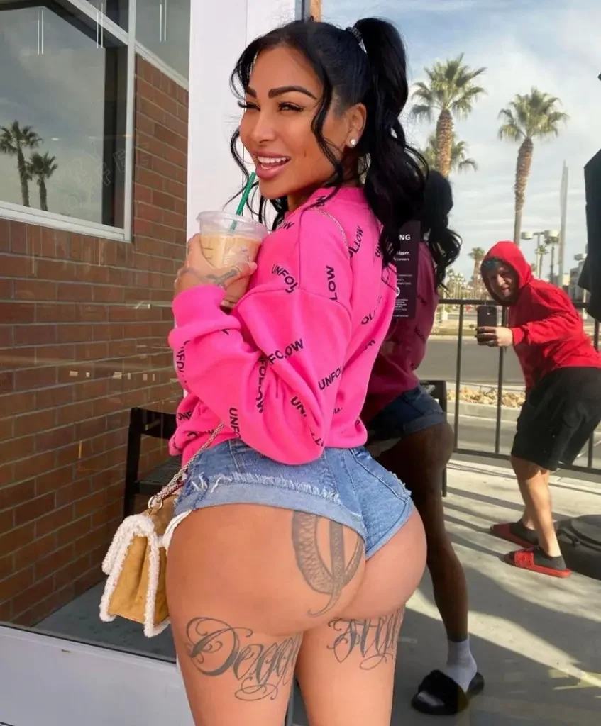 3 hot tattooed chick in tight short shorts hungry butt 83dhb