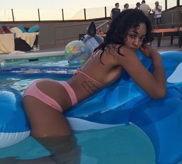 30 pretty ebony instagram babe lashae monique in the pool 720x650