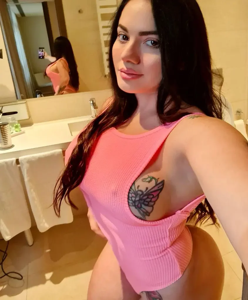38 hot tattooed latina sexy side boob 58ssbp
