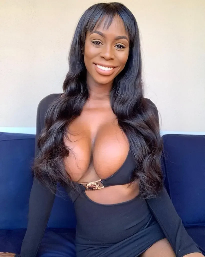 78 delicious busty ebony hot cleavage 78hcp
