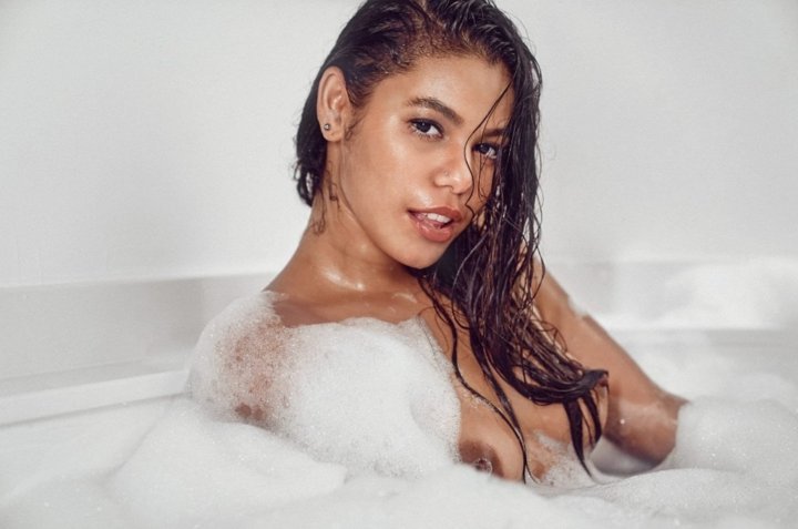 80 gorgoeus black chick soaped in the tub bhhc128 720x477