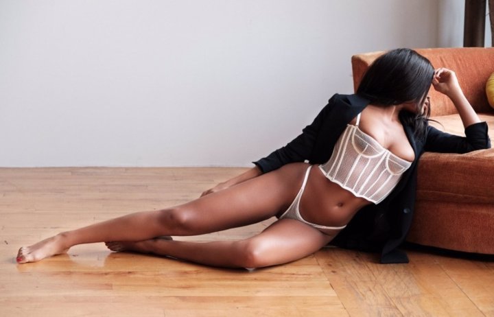86 black hottie in sexy lingerie bhhc128 720x462