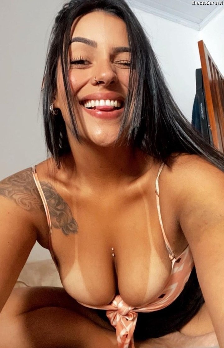 86 hot brazilian chick sexy cleavage 100hcp