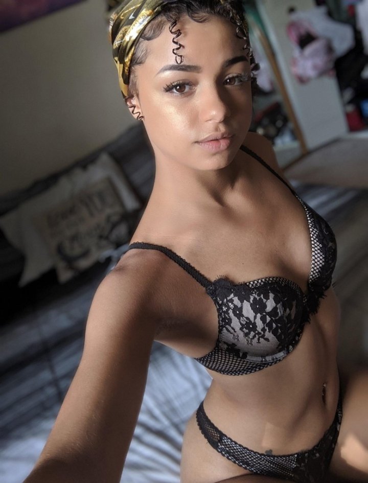 87 cute black chick in underwear selfie bhhc128 720x945