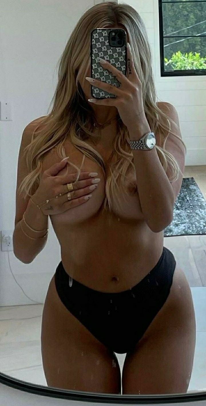 6 sexy corinna kopf topless selfie dgck56