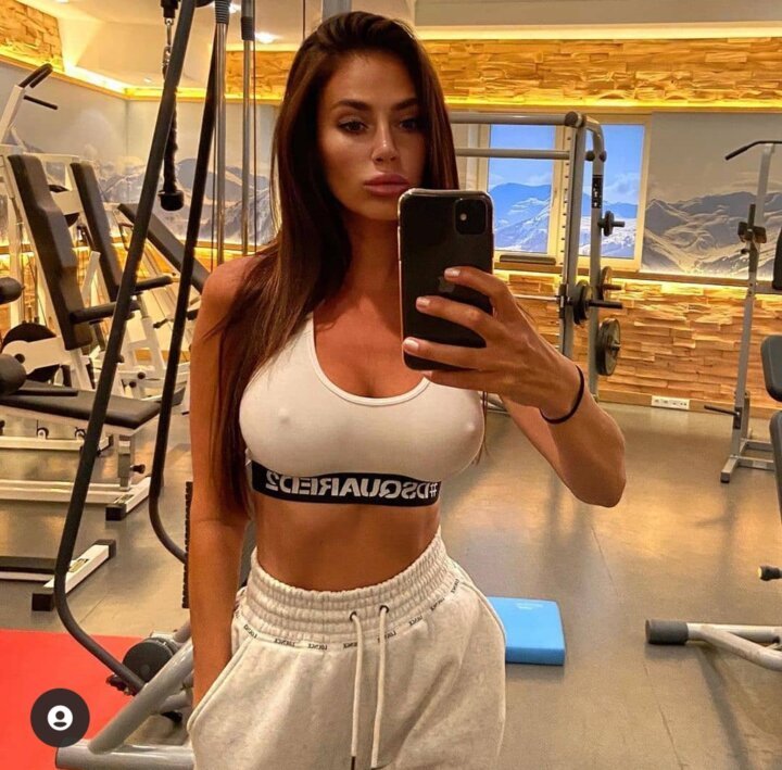 21 fitness babe tight sports bra mirror selfie hms77sp 720x709