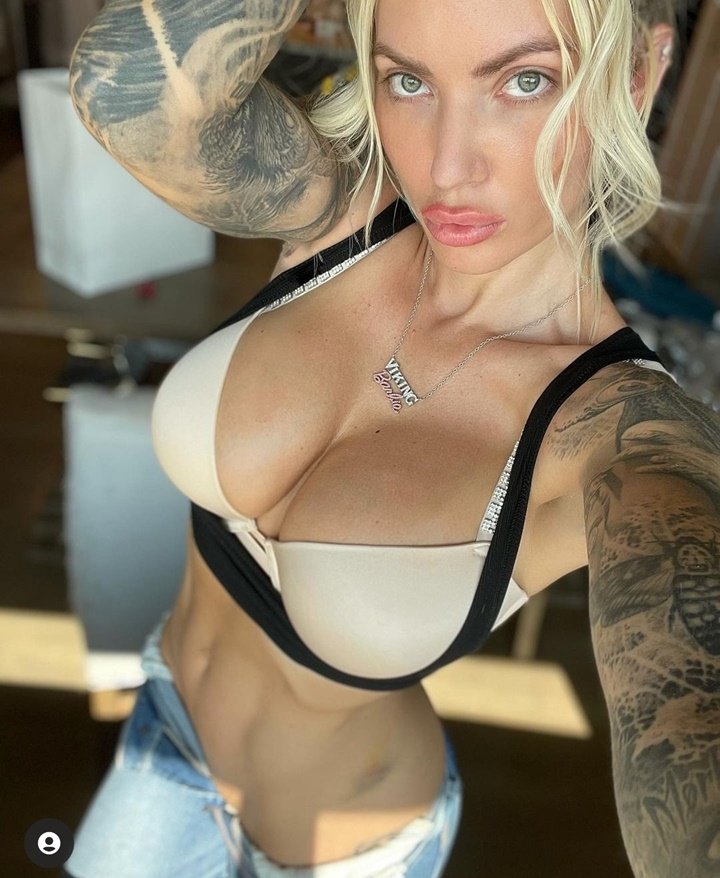 35 tattooed hottie beautiful boobs selfie ssp68
