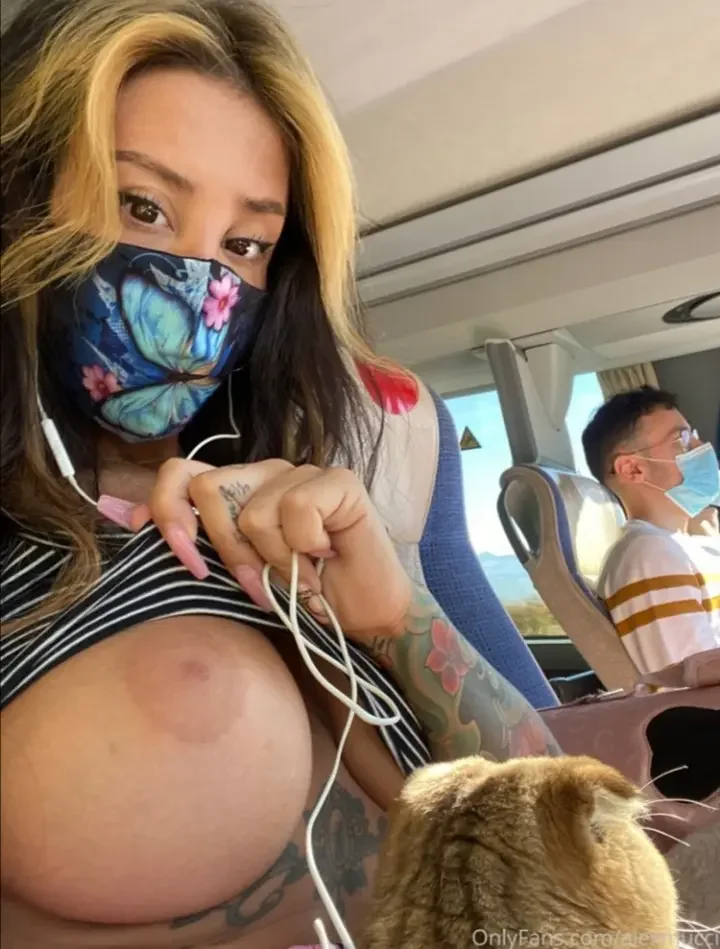 25 alexis mucci flashing big tits in the bus amnp44