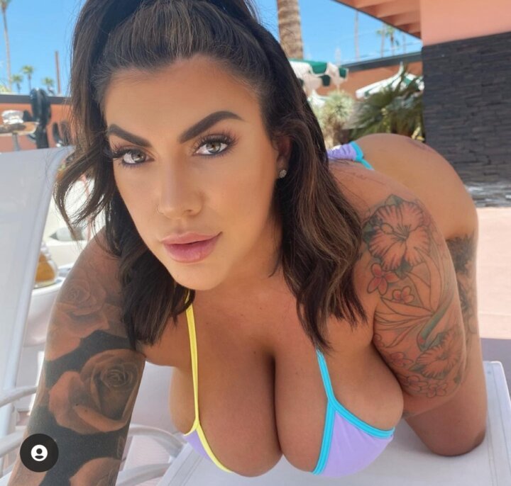 9 busty tattooed babe big tits selfie hct67 720x686
