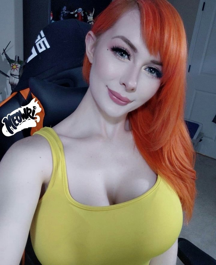35 pale hottie with orange hair selfie spg66
