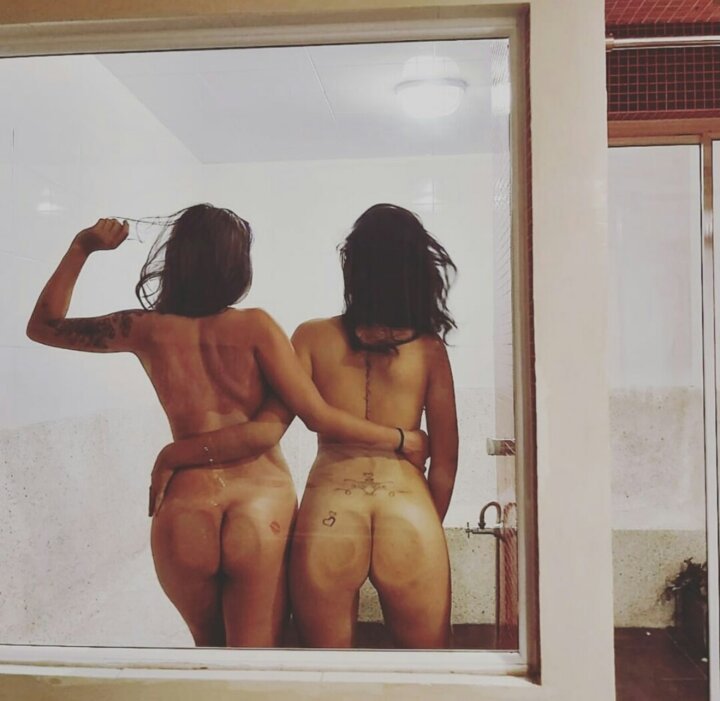 13 hot babes naked sexy butt pressing against the glass nwb38 720x701
