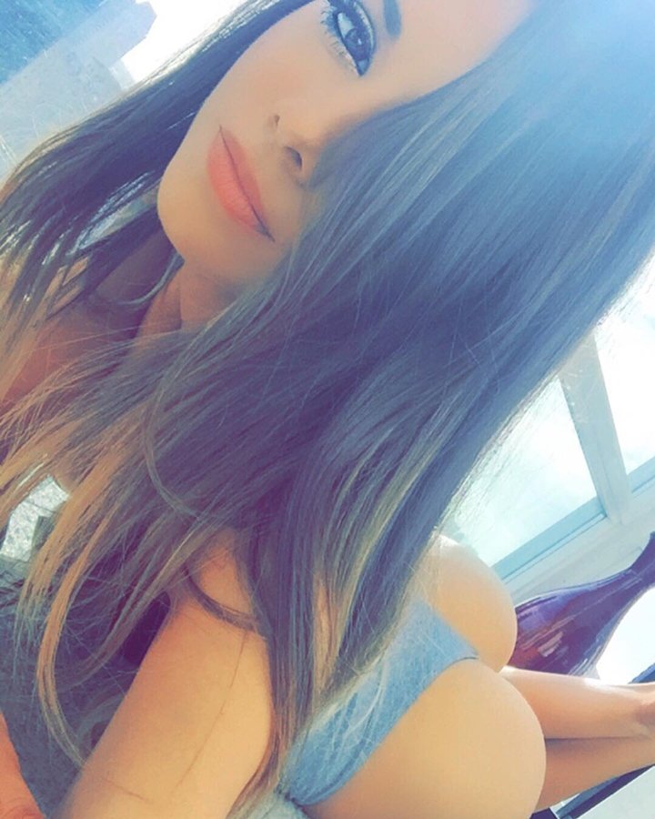 9 gorgeous brunette babe yummy butt selfie bsp40