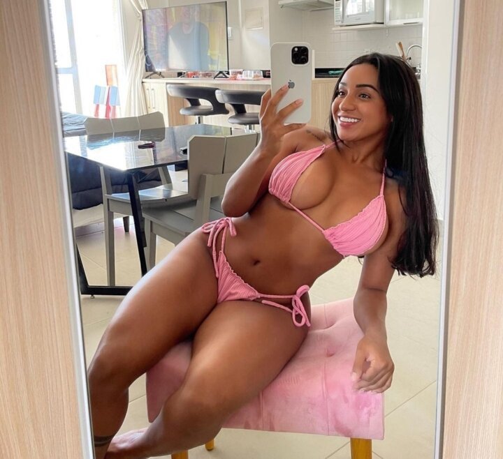 30 delicious bikini babe layla silva hot selfie hils32 720x658