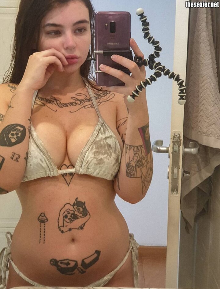 8 hot tattooed chick in bikini mirror selfie htc51 720x946