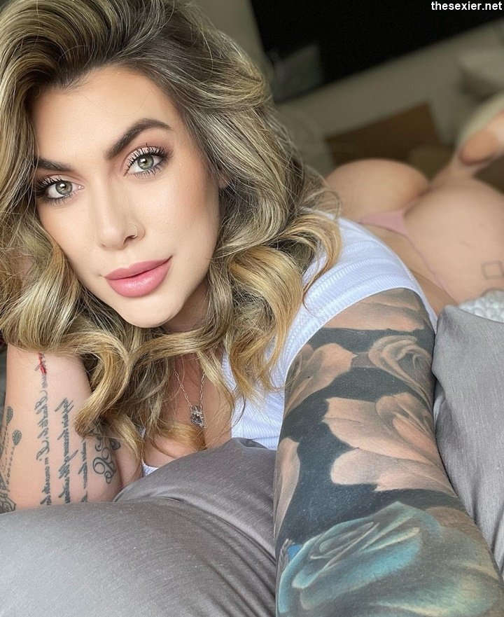 15 gorgeous tattooed chick ana lorde selfie alhp35