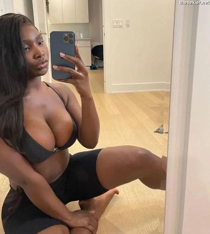 40 beautiful black chick marvelous boobs selfie sb47
